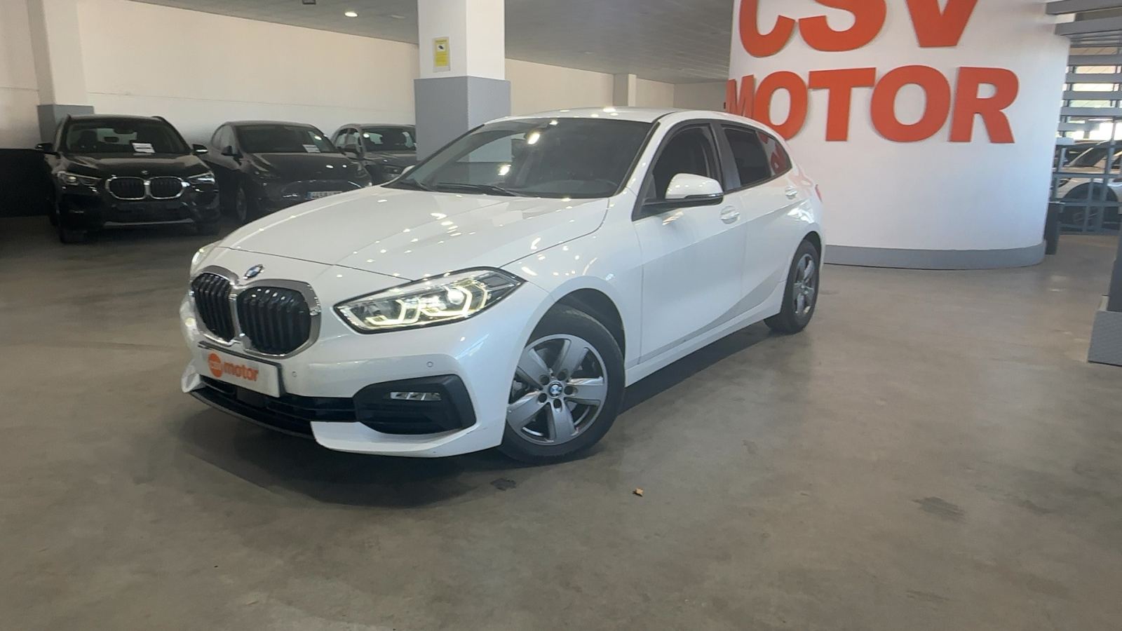 BMW SERIE 1 — vista 3/4 delantera izquierda | CSV Motor VALDEFUENTES