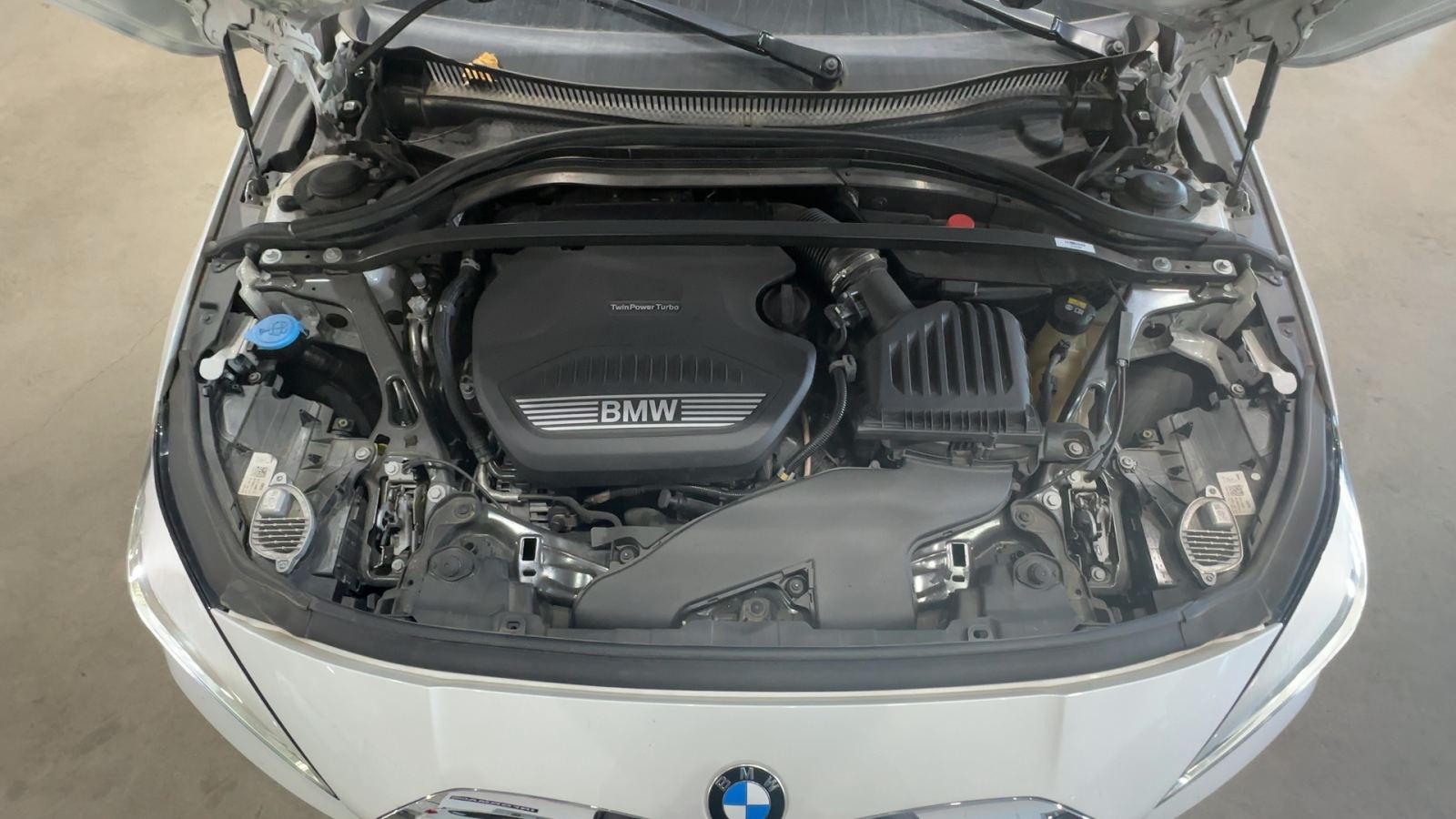 BMW SERIE 1 — vano motor | CSV Motor VALDEFUENTES
