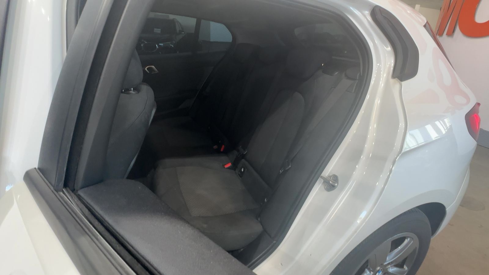 BMW SERIE 1 — interior asientos traseros | CSV Motor VALDEFUENTES