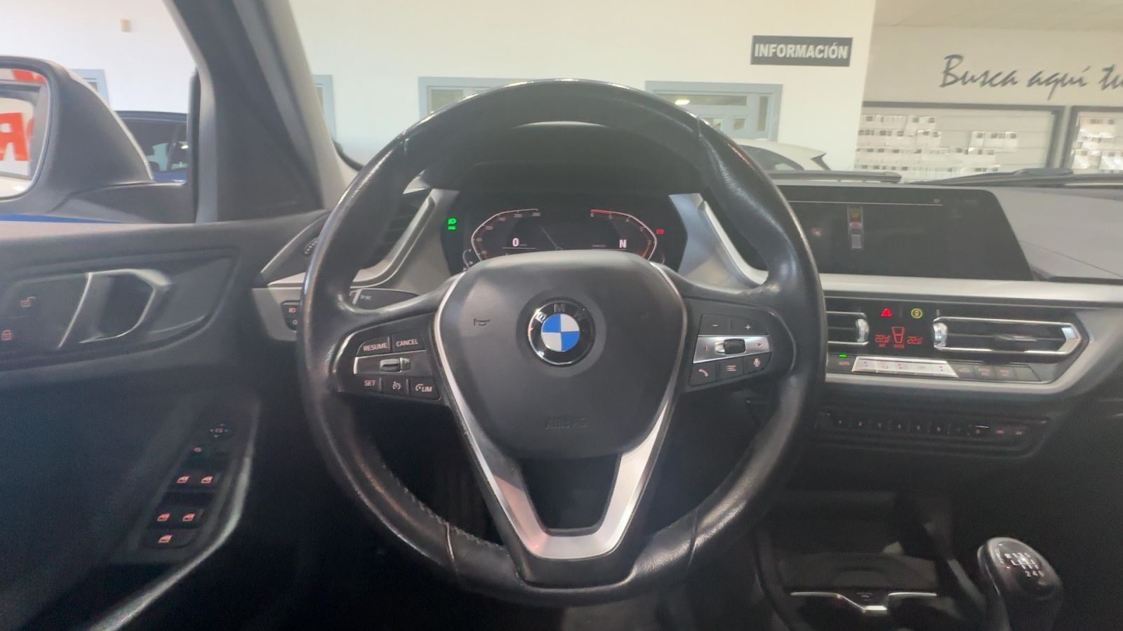 BMW SERIE 1 — detalle del volante | CSV Motor VALDEFUENTES