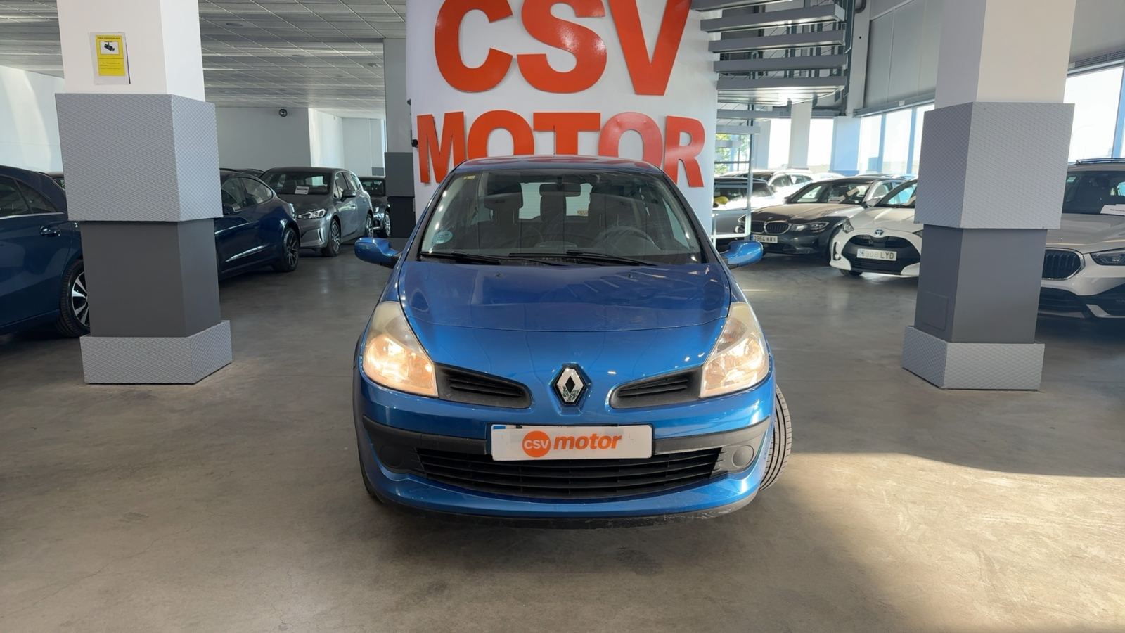 RENAULT CLIO — vista 3/4 delantera izquierda | CSV Motor VALDEFUENTES