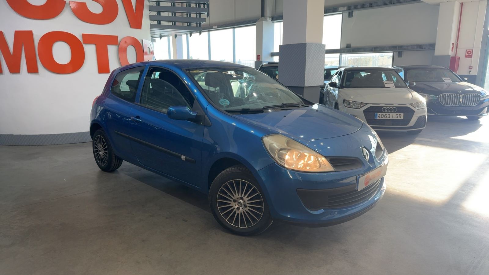 RENAULT CLIO — vista 3/4 delantera derecha | CSV Motor VALDEFUENTES