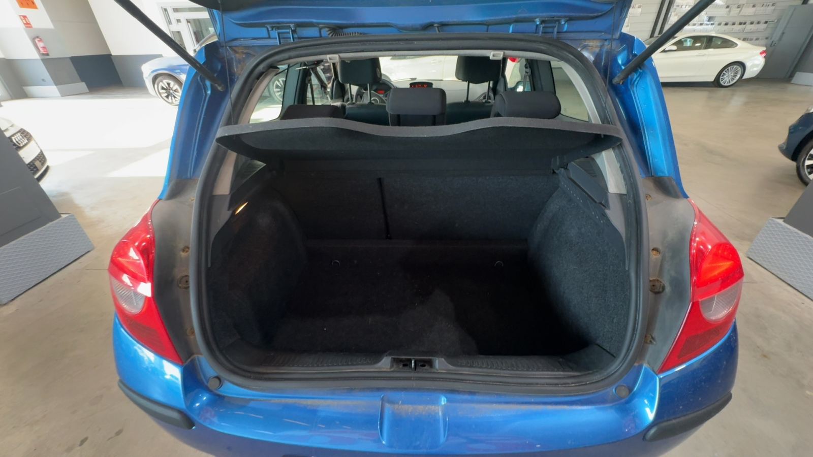 RENAULT CLIO — vista 3/4 trasera derecha | CSV Motor VALDEFUENTES