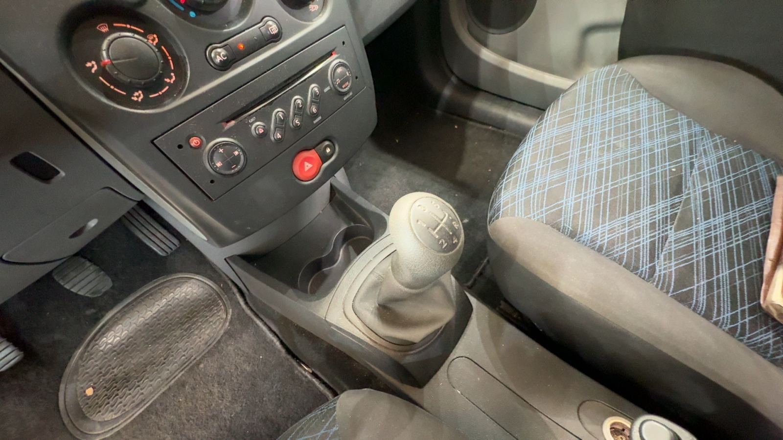 RENAULT CLIO — salpicadero y consola central | CSV Motor VALDEFUENTES