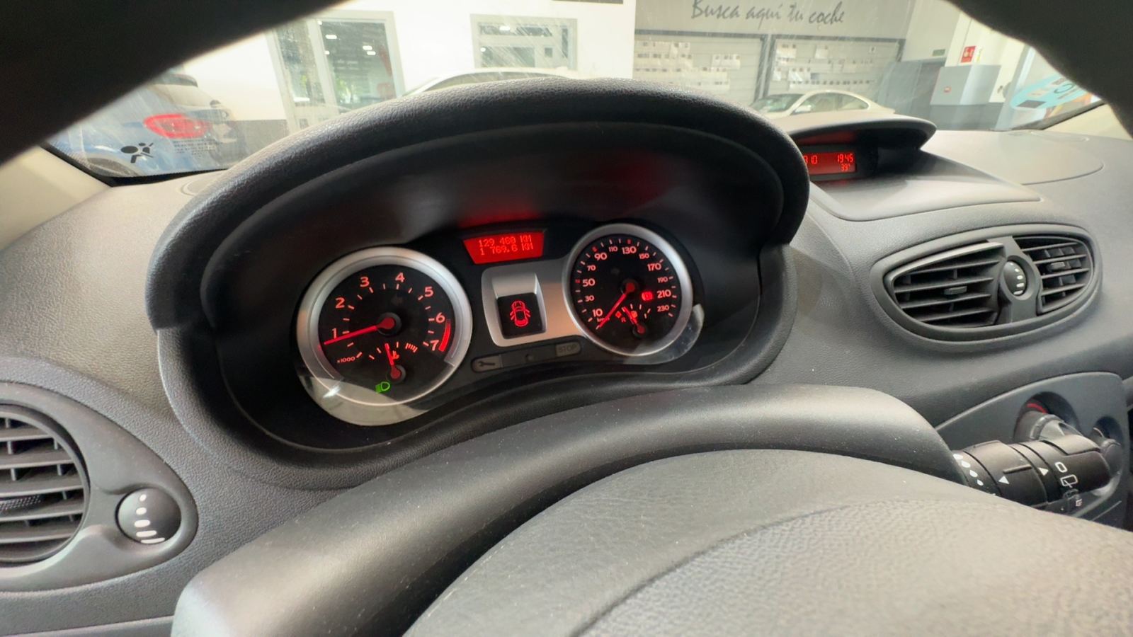 RENAULT CLIO — interior asientos delanteros | CSV Motor VALDEFUENTES