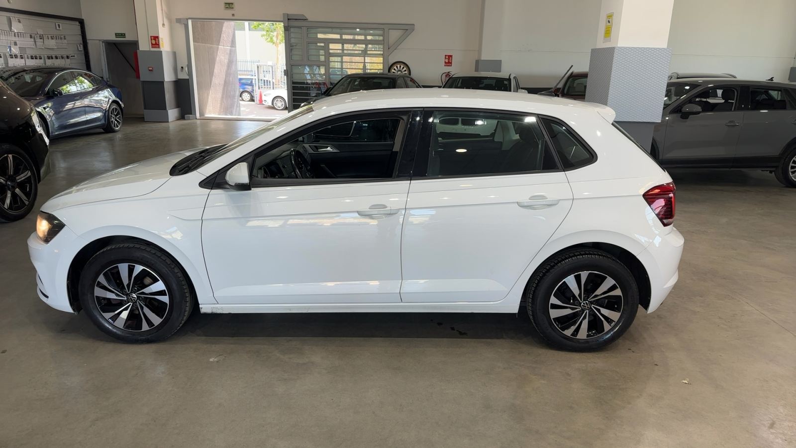 VOLKSWAGEN POLO — perfil lateral izquierdo | CSV Motor VALDEFUENTES