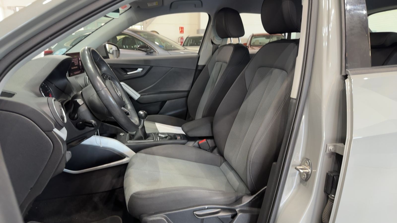 AUDI Q2 — interior asientos delanteros | CSV Motor VALDEFUENTES