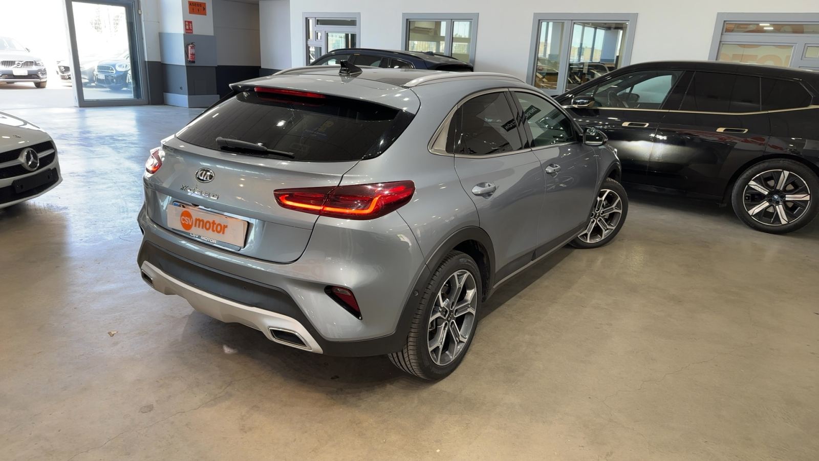 KIA XCEED — vista 3/4 trasera derecha | CSV Motor VALDEFUENTES