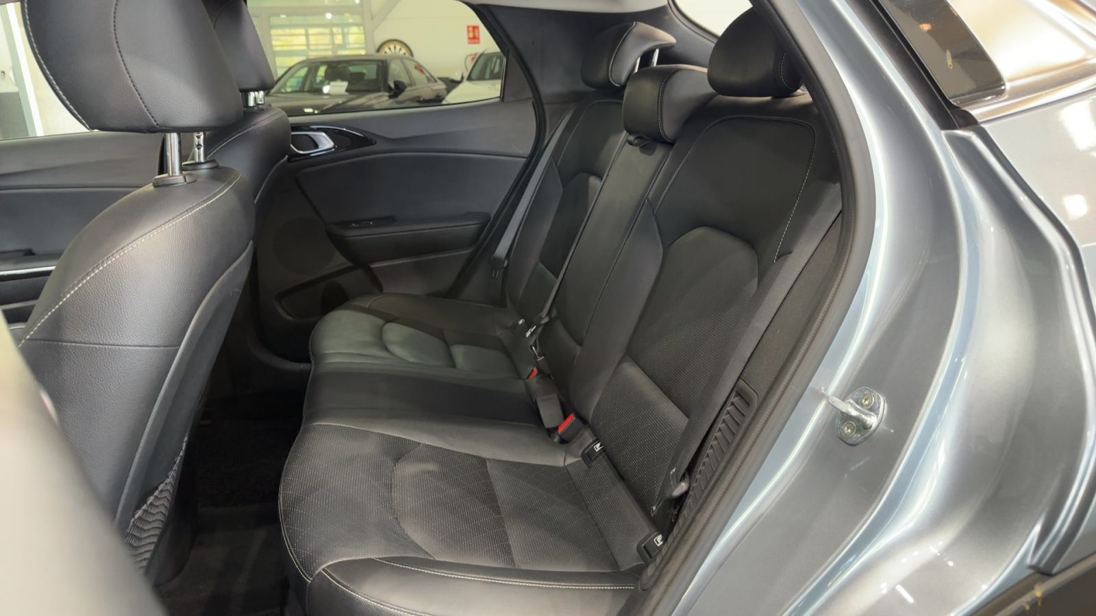 KIA XCEED — interior asientos traseros | CSV Motor VALDEFUENTES