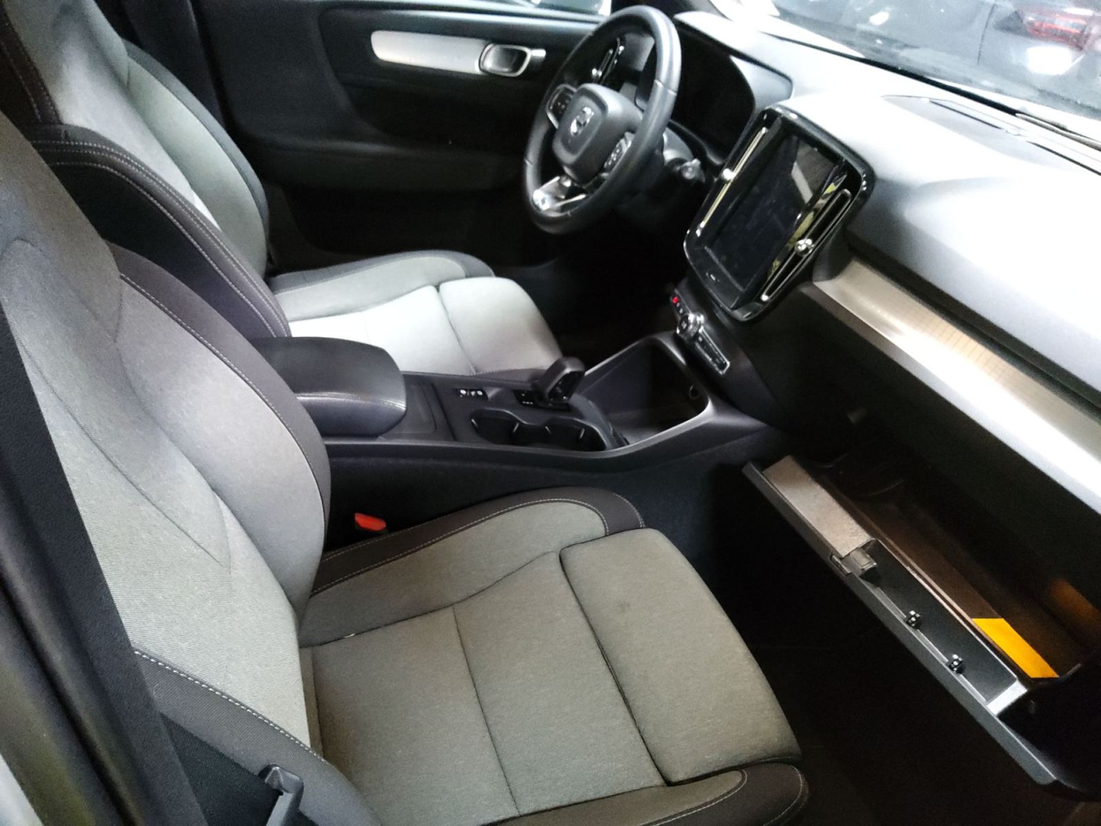 Foto 3 de VOLVO XC40 2023 en venta en CSV Motor VALDEFUENTES
