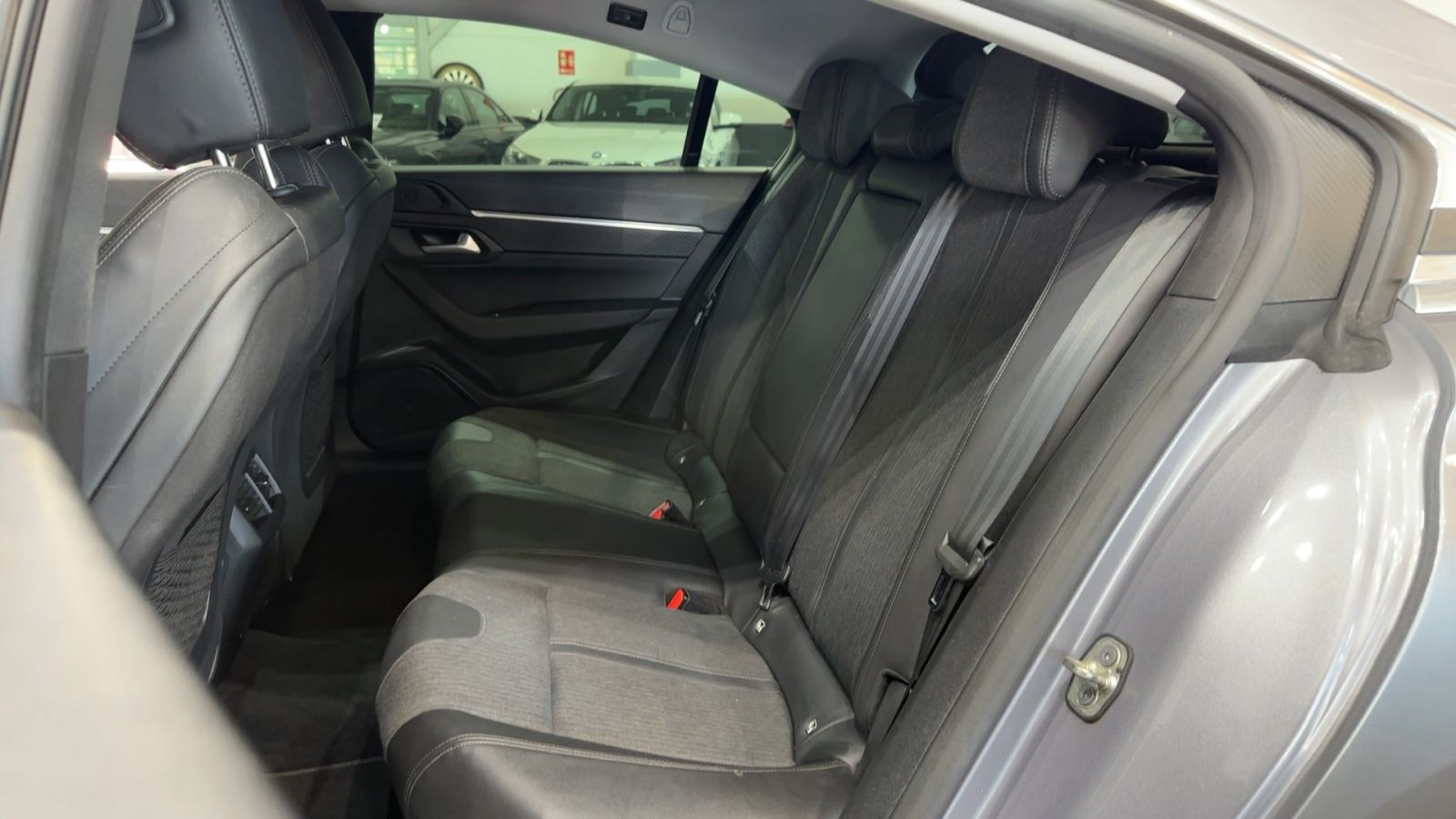 PEUGEOT 508 — interior asientos traseros | CSV Motor BARCELONA