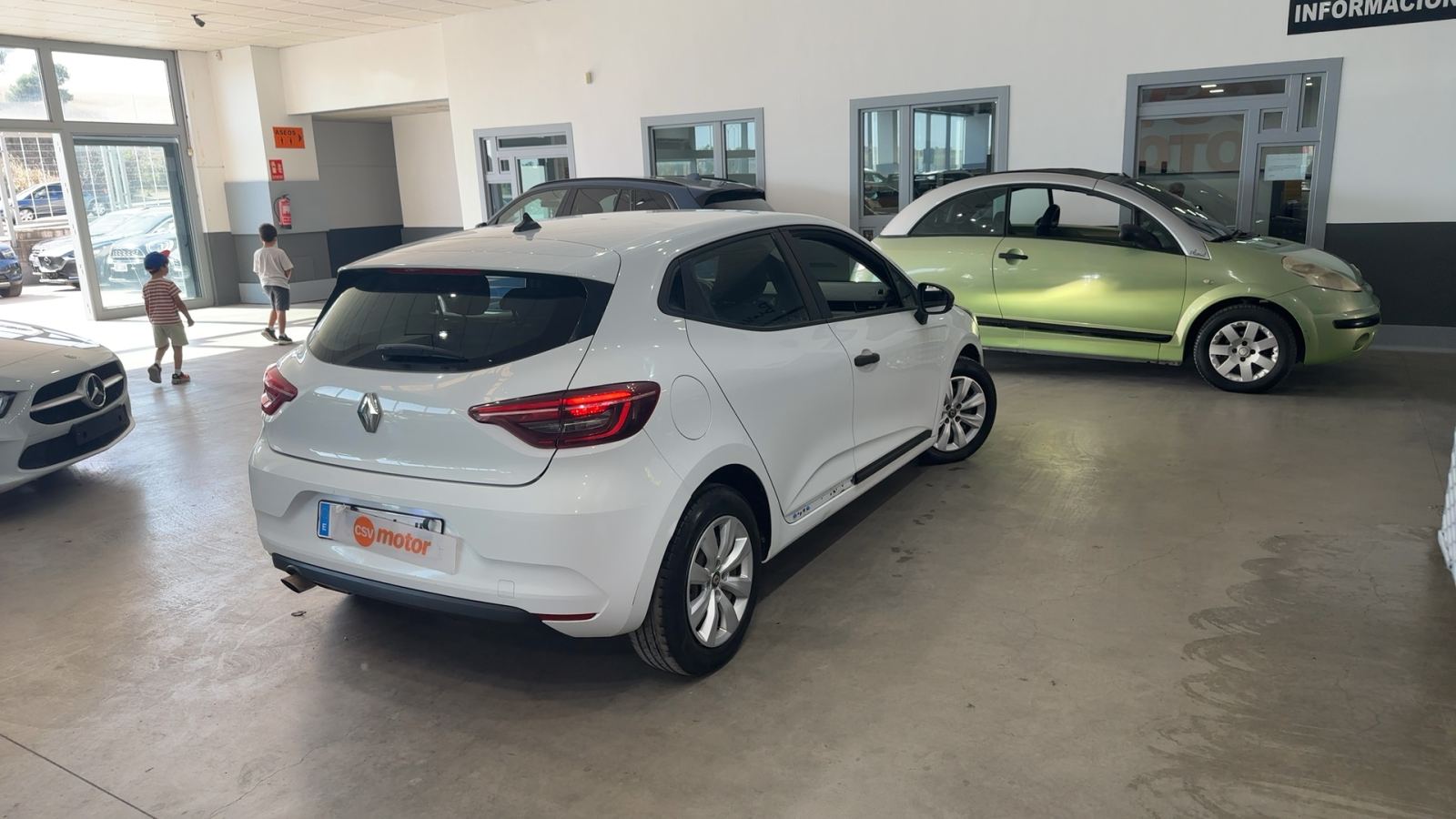 RENAULT CLIO — vista 3/4 trasera derecha | CSV Motor VALDEFUENTES