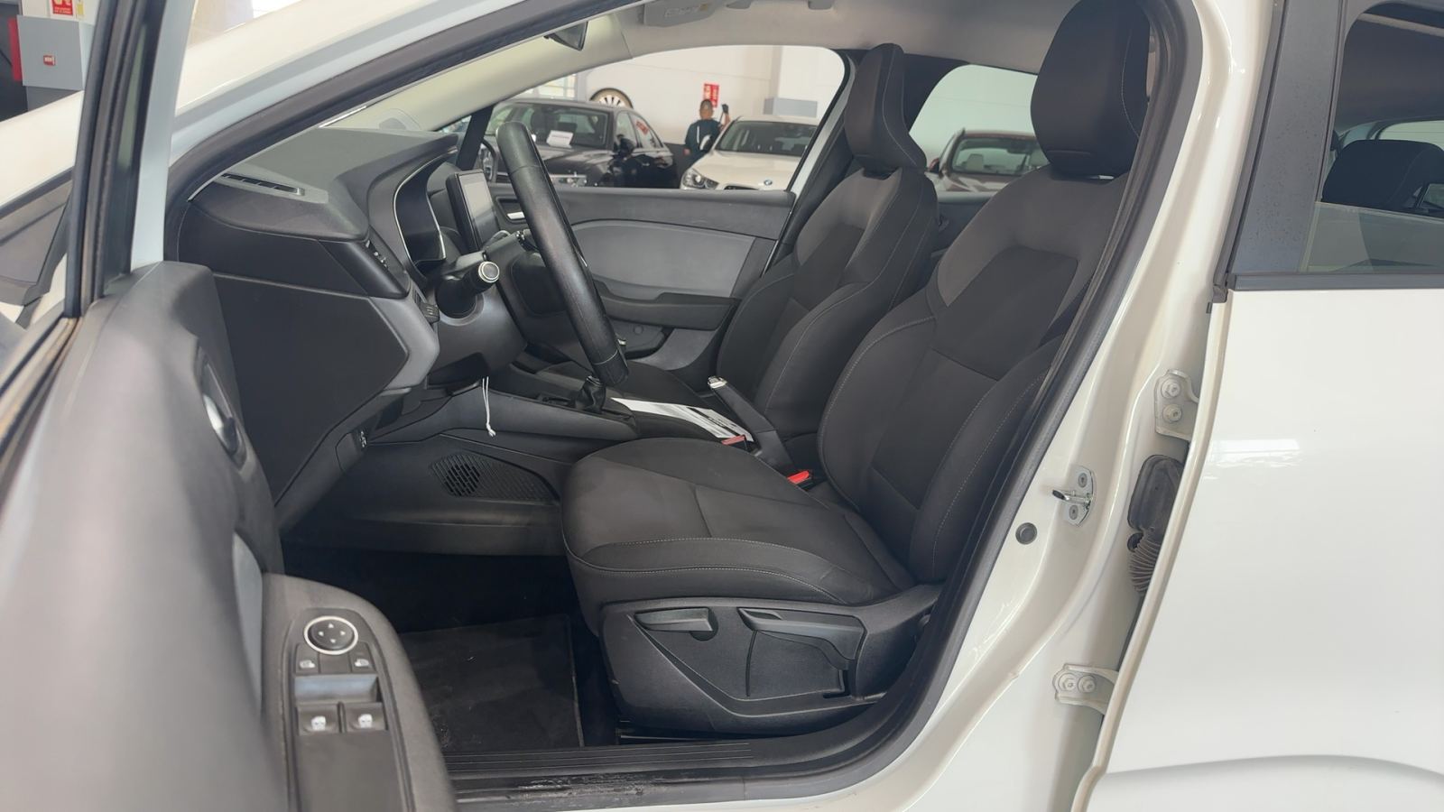 RENAULT CLIO — interior asientos delanteros | CSV Motor VALDEFUENTES