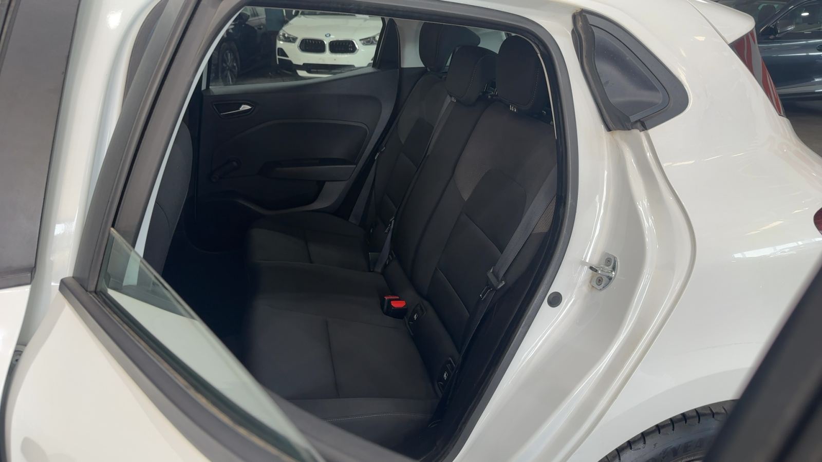 RENAULT CLIO — interior asientos traseros | CSV Motor VALDEFUENTES