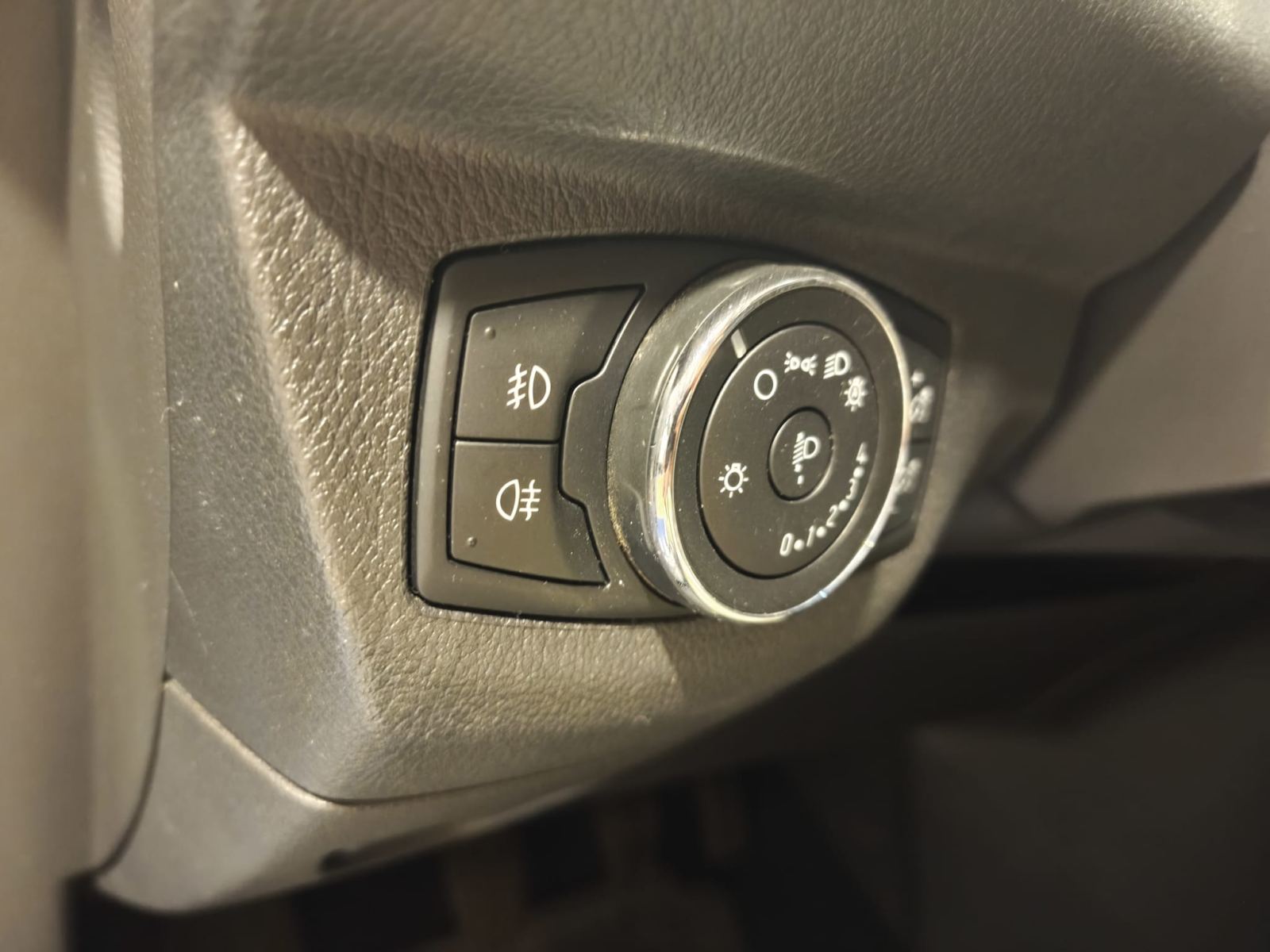 Foto 15 de FORD TOURNEO COURIER 2016 en venta en CSV Motor SEVILLA