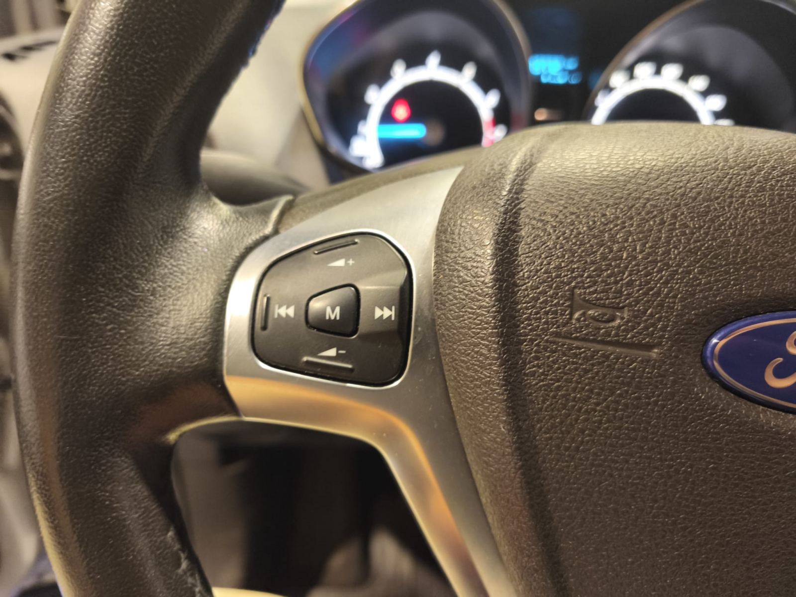 Foto 12 de FORD TOURNEO COURIER 2016 en venta en CSV Motor SEVILLA