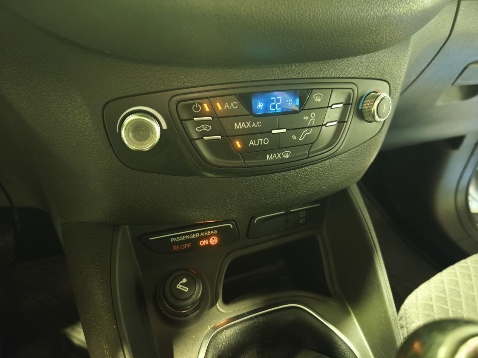Foto 14 de FORD TOURNEO COURIER 2016 en venta en CSV Motor SEVILLA