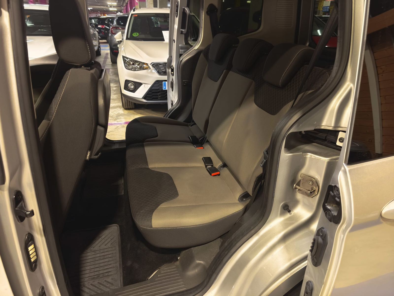 Foto 7 de FORD TOURNEO COURIER 2016 en venta en CSV Motor SEVILLA