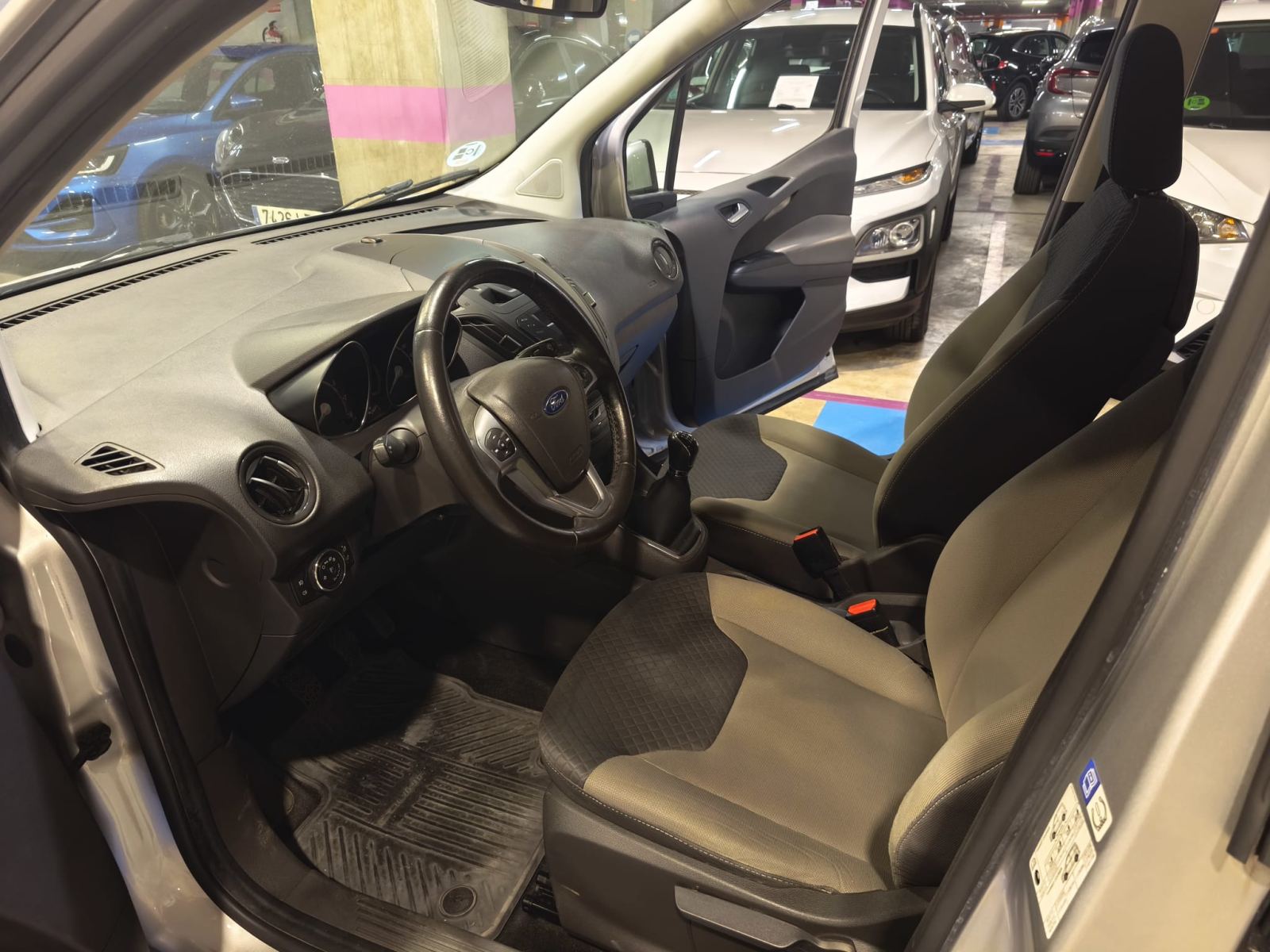 Foto 5 de FORD TOURNEO COURIER 2016 en venta en CSV Motor SEVILLA
