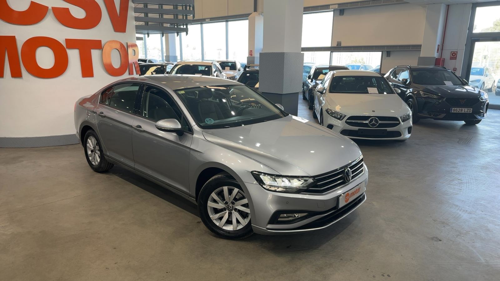 VOLKSWAGEN PASSAT — vista 3/4 delantera derecha | CSV Motor VALDEFUENTES