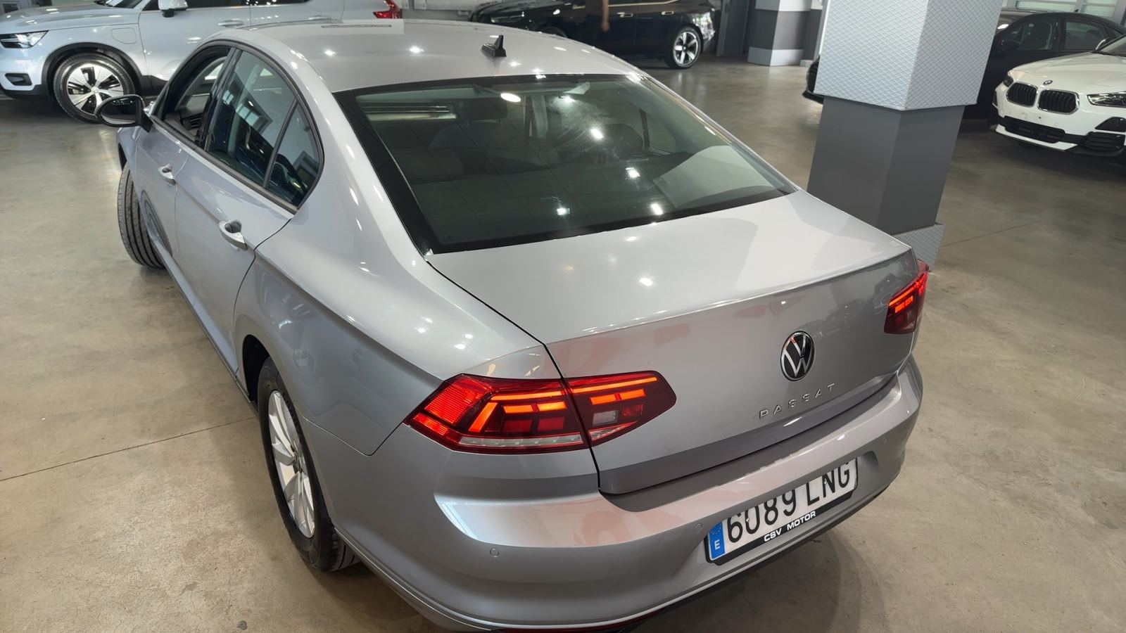 VOLKSWAGEN PASSAT — vista 3/4 trasera izquierda | CSV Motor VALDEFUENTES