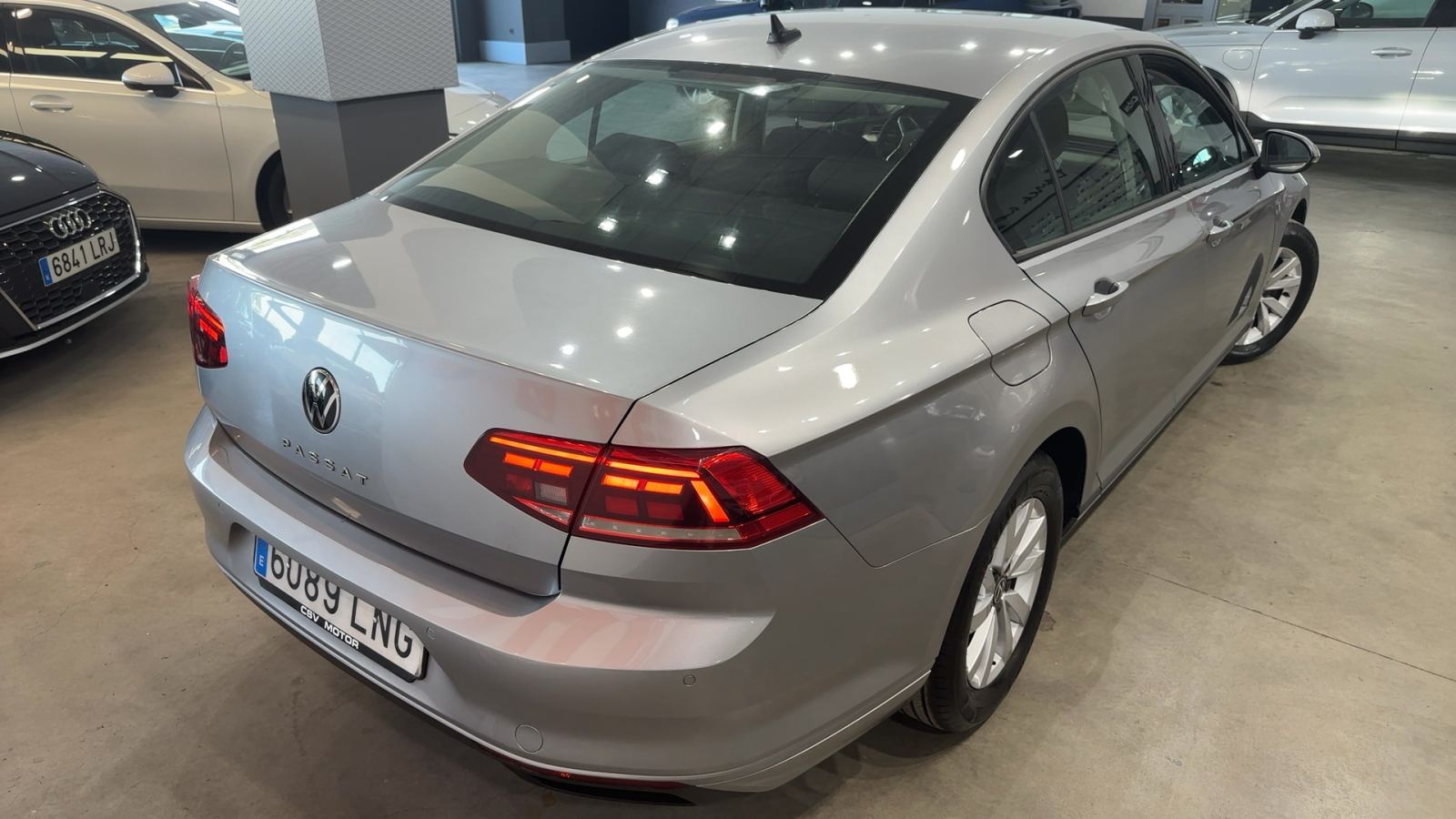 VOLKSWAGEN PASSAT — vista 3/4 trasera derecha | CSV Motor VALDEFUENTES