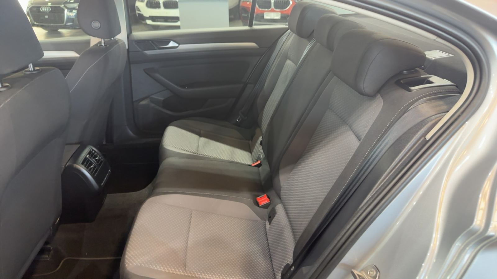VOLKSWAGEN PASSAT — interior asientos traseros | CSV Motor VALDEFUENTES