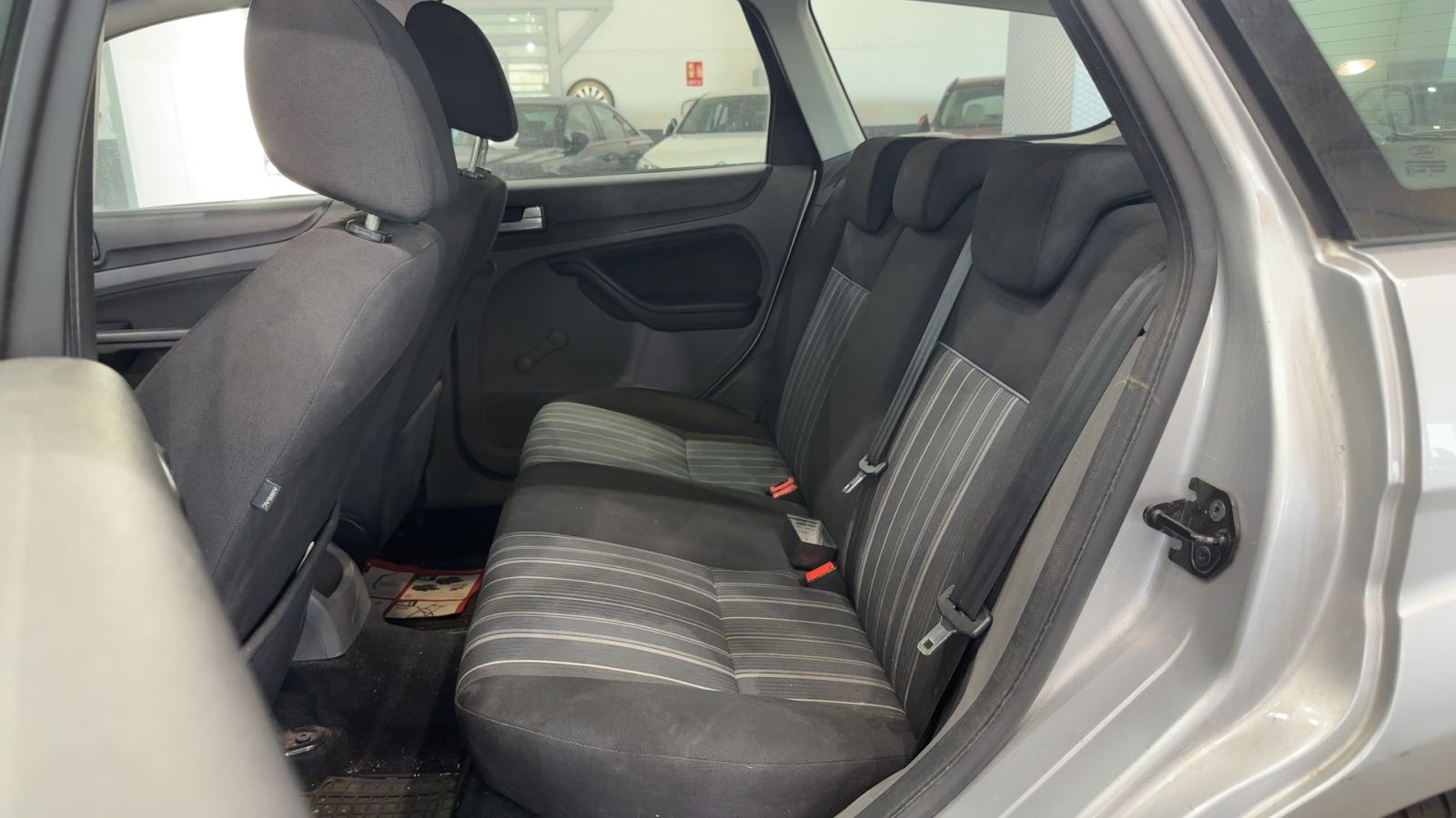 FORD FOCUS — interior asientos traseros | CSV Motor VALDEFUENTES