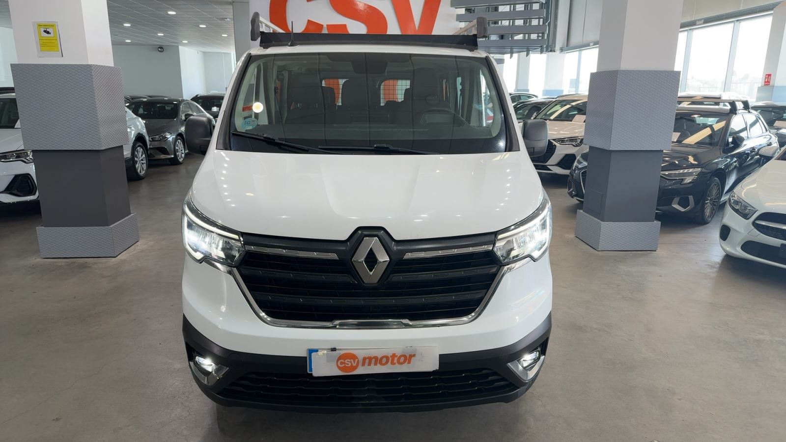 RENAULT TRAFIC — detalle frontal | CSV Motor VALDEFUENTES