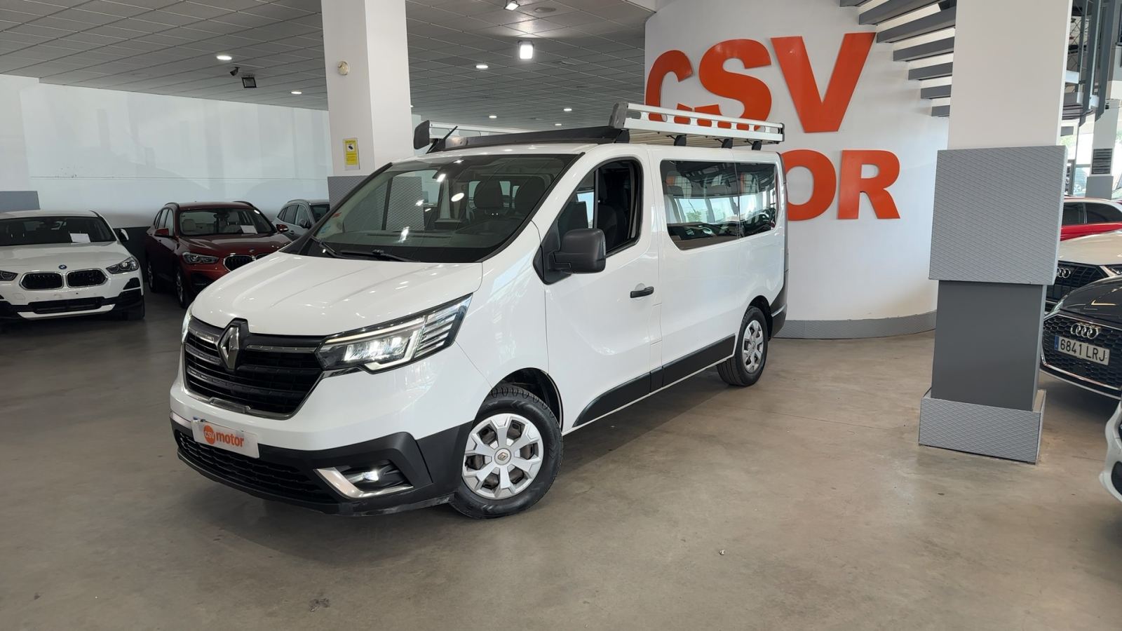 RENAULT TRAFIC — vista 3/4 delantera izquierda | CSV Motor VALDEFUENTES