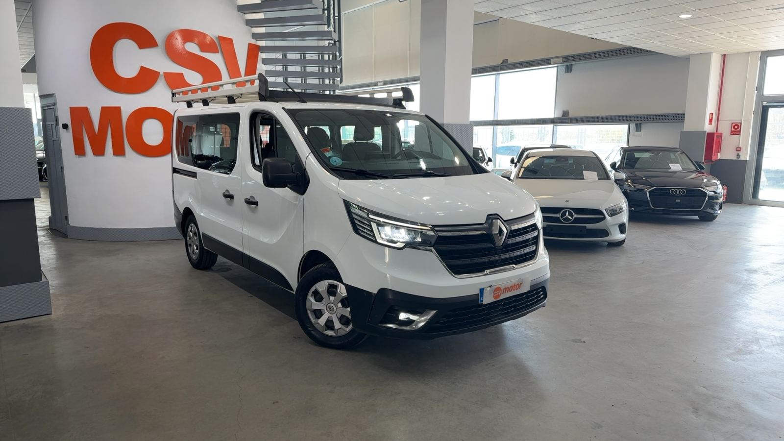 RENAULT TRAFIC — vista 3/4 delantera derecha | CSV Motor VALDEFUENTES