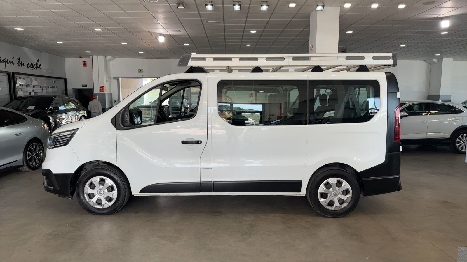 RENAULT TRAFIC — perfil lateral izquierdo | CSV Motor VALDEFUENTES