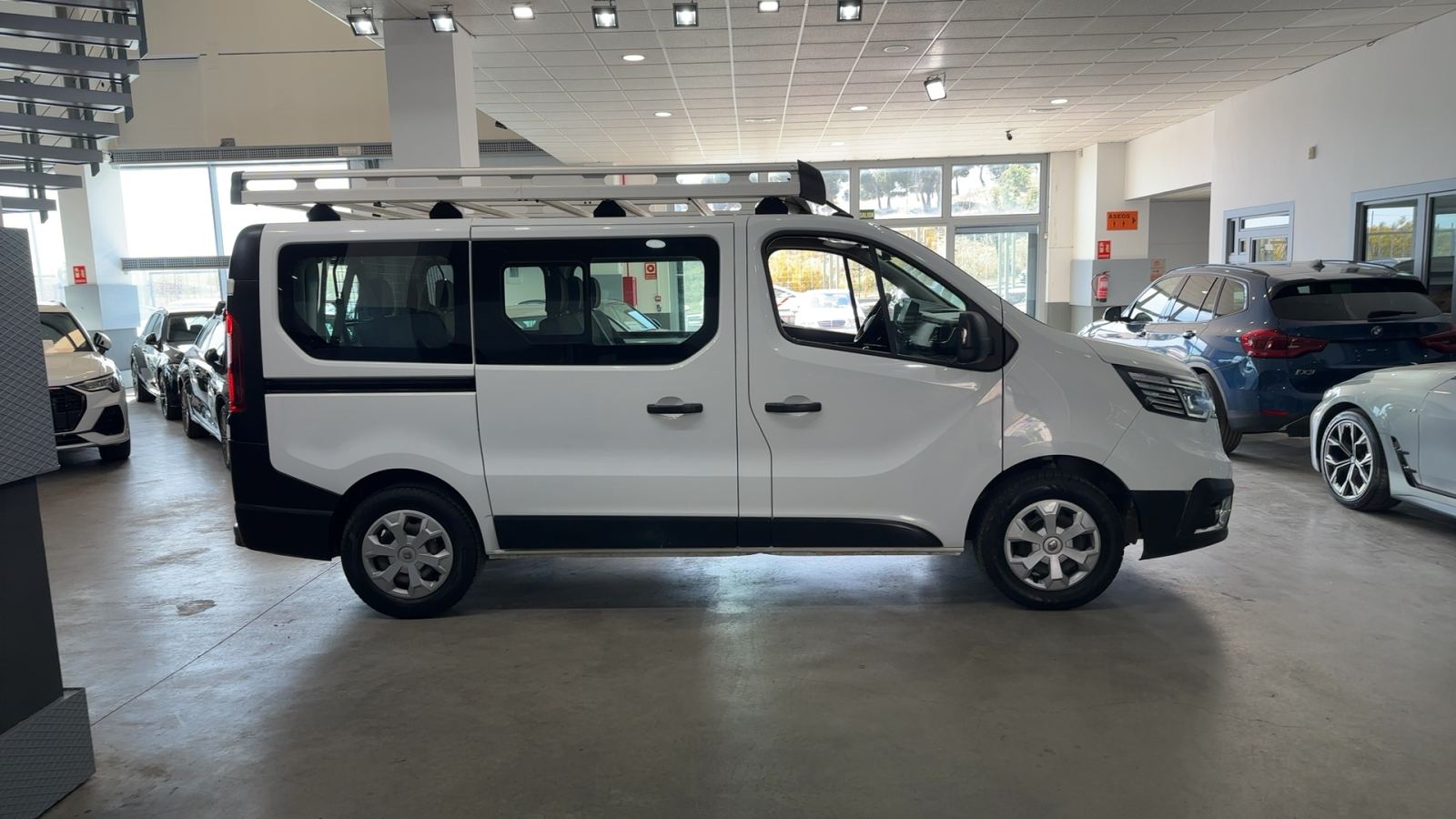RENAULT TRAFIC — perfil lateral derecho | CSV Motor VALDEFUENTES