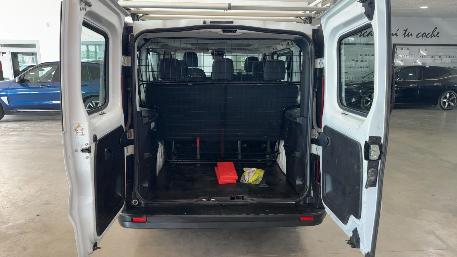 RENAULT TRAFIC — maletero abierto | CSV Motor VALDEFUENTES