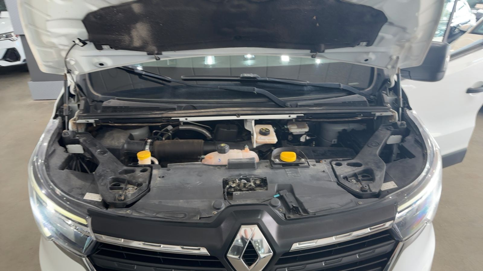 RENAULT TRAFIC — vano motor | CSV Motor VALDEFUENTES