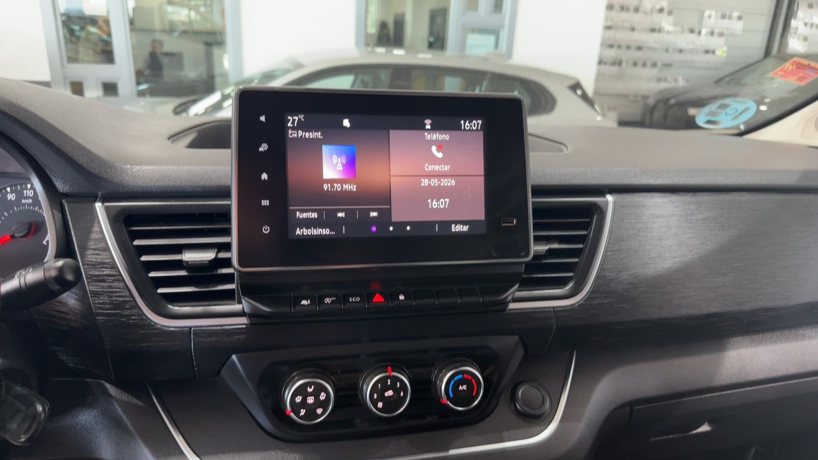RENAULT TRAFIC — pantalla multimedia | CSV Motor VALDEFUENTES