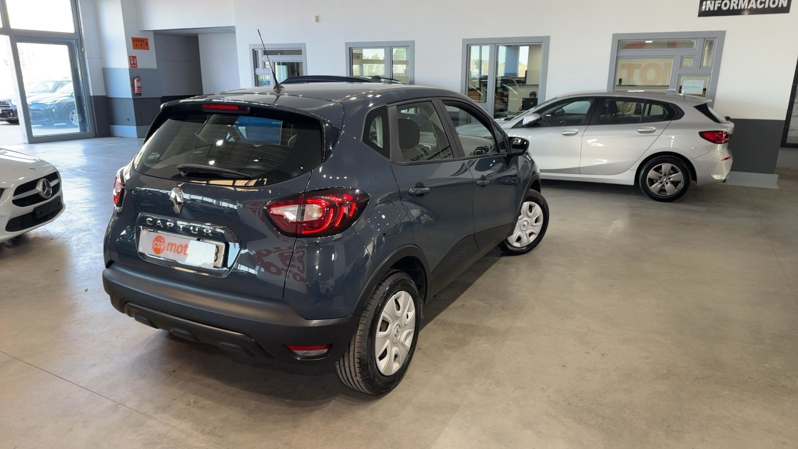 RENAULT CAPTUR — vista 3/4 trasera derecha | CSV Motor VALDEFUENTES