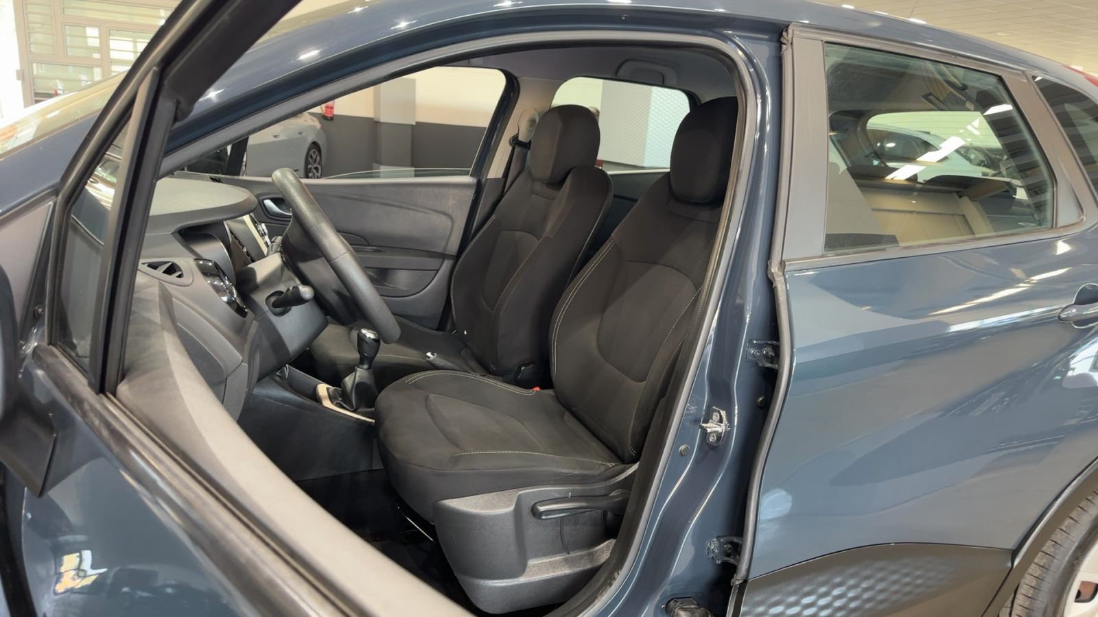 RENAULT CAPTUR — interior asientos delanteros | CSV Motor VALDEFUENTES