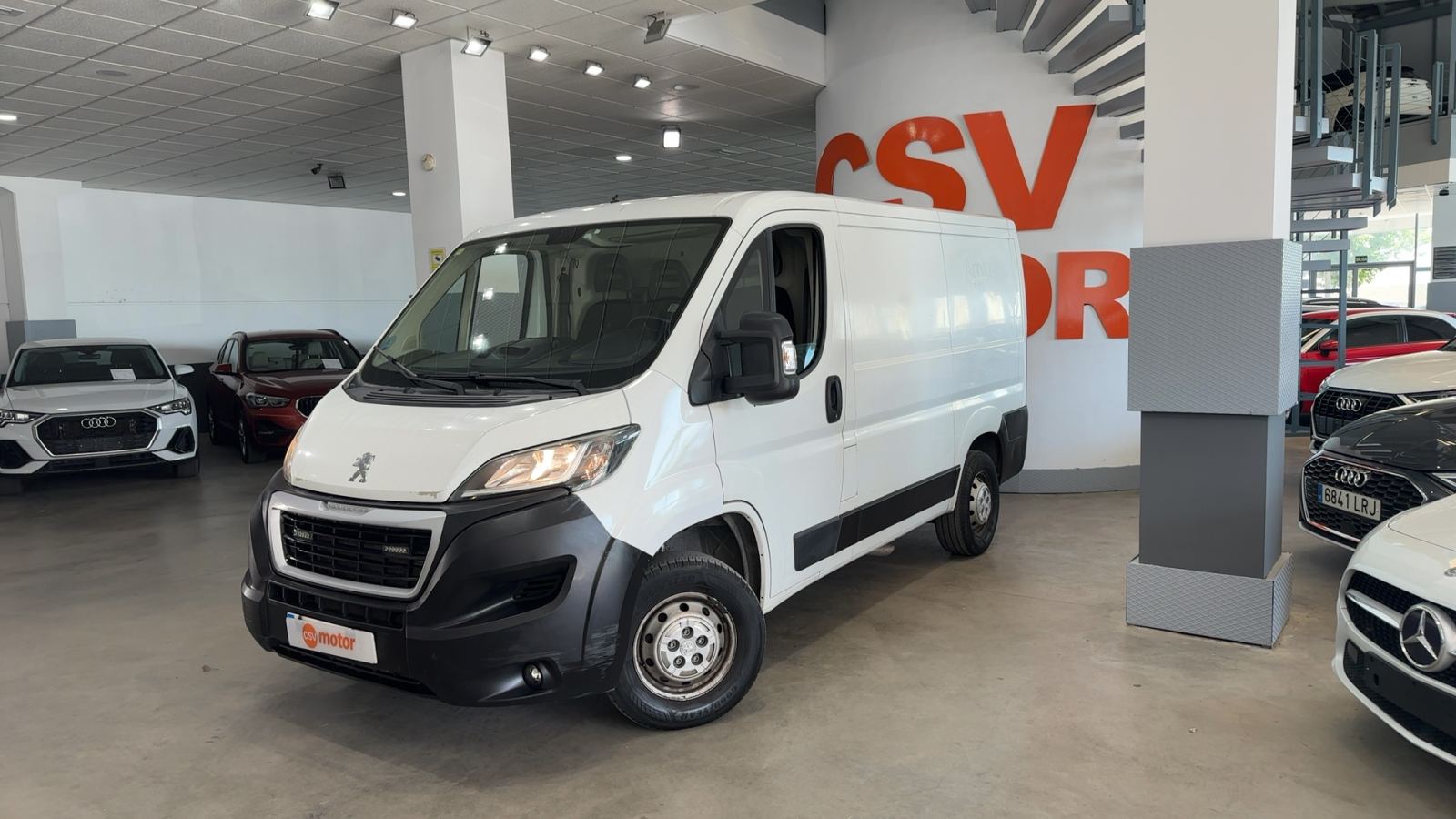 PEUGEOT BOXER — vista 3/4 delantera izquierda | CSV Motor VALDEFUENTES