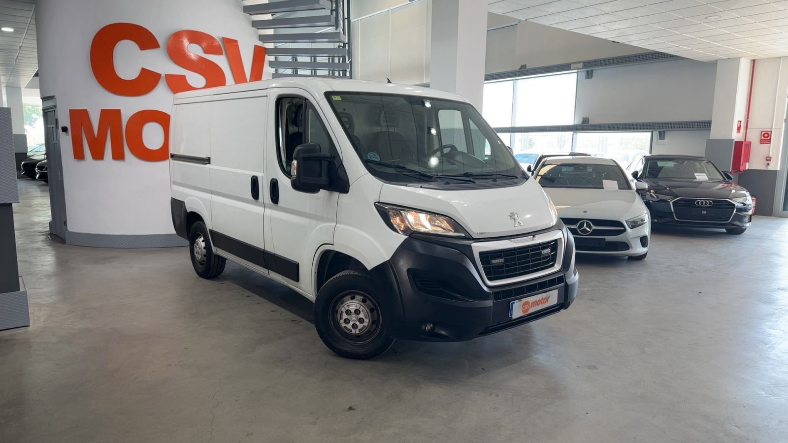 PEUGEOT BOXER — vista 3/4 delantera derecha | CSV Motor VALDEFUENTES