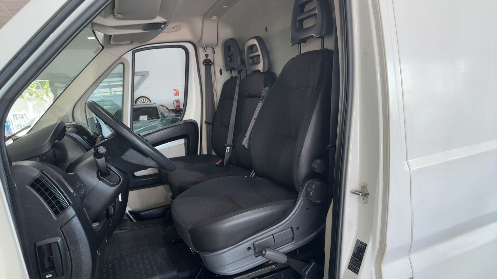 PEUGEOT BOXER — interior asientos delanteros | CSV Motor VALDEFUENTES