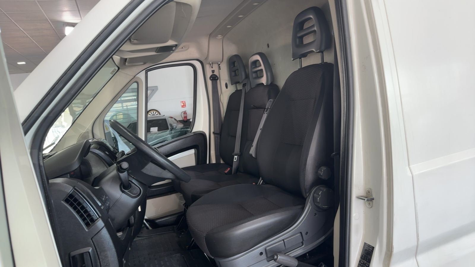 PEUGEOT BOXER — interior asientos traseros | CSV Motor VALDEFUENTES