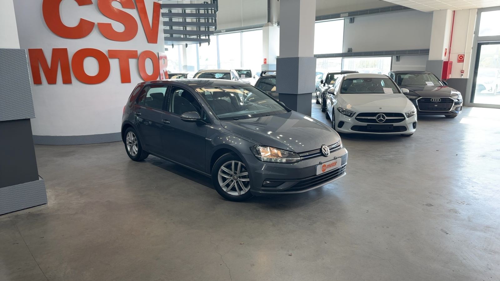 VOLKSWAGEN GOLF — vista 3/4 delantera derecha | CSV Motor VALDEFUENTES