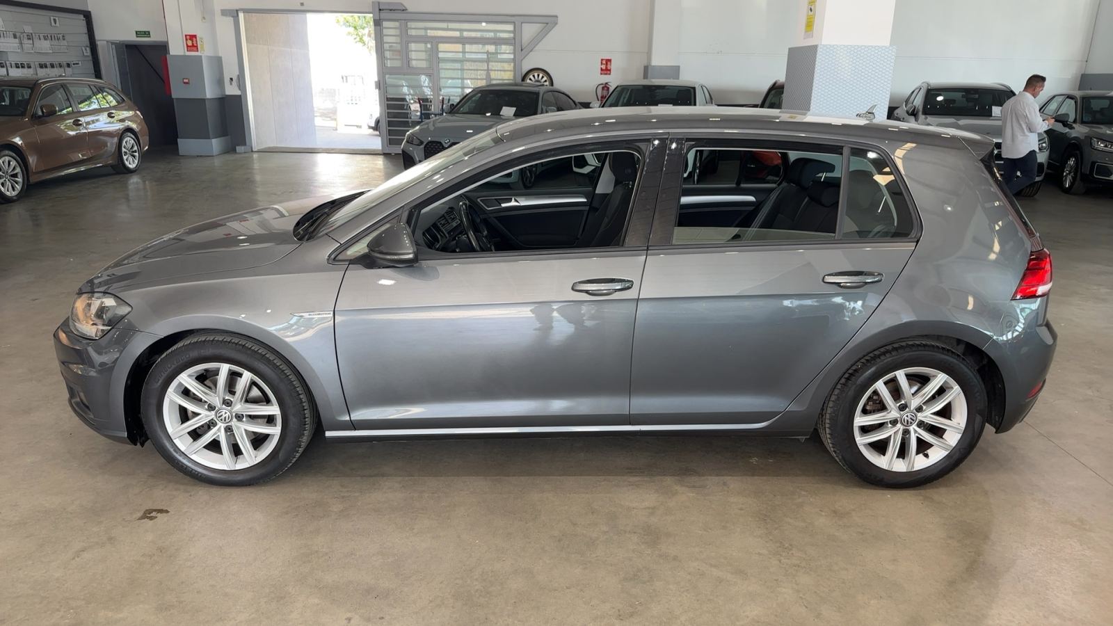 VOLKSWAGEN GOLF — perfil lateral izquierdo | CSV Motor VALDEFUENTES