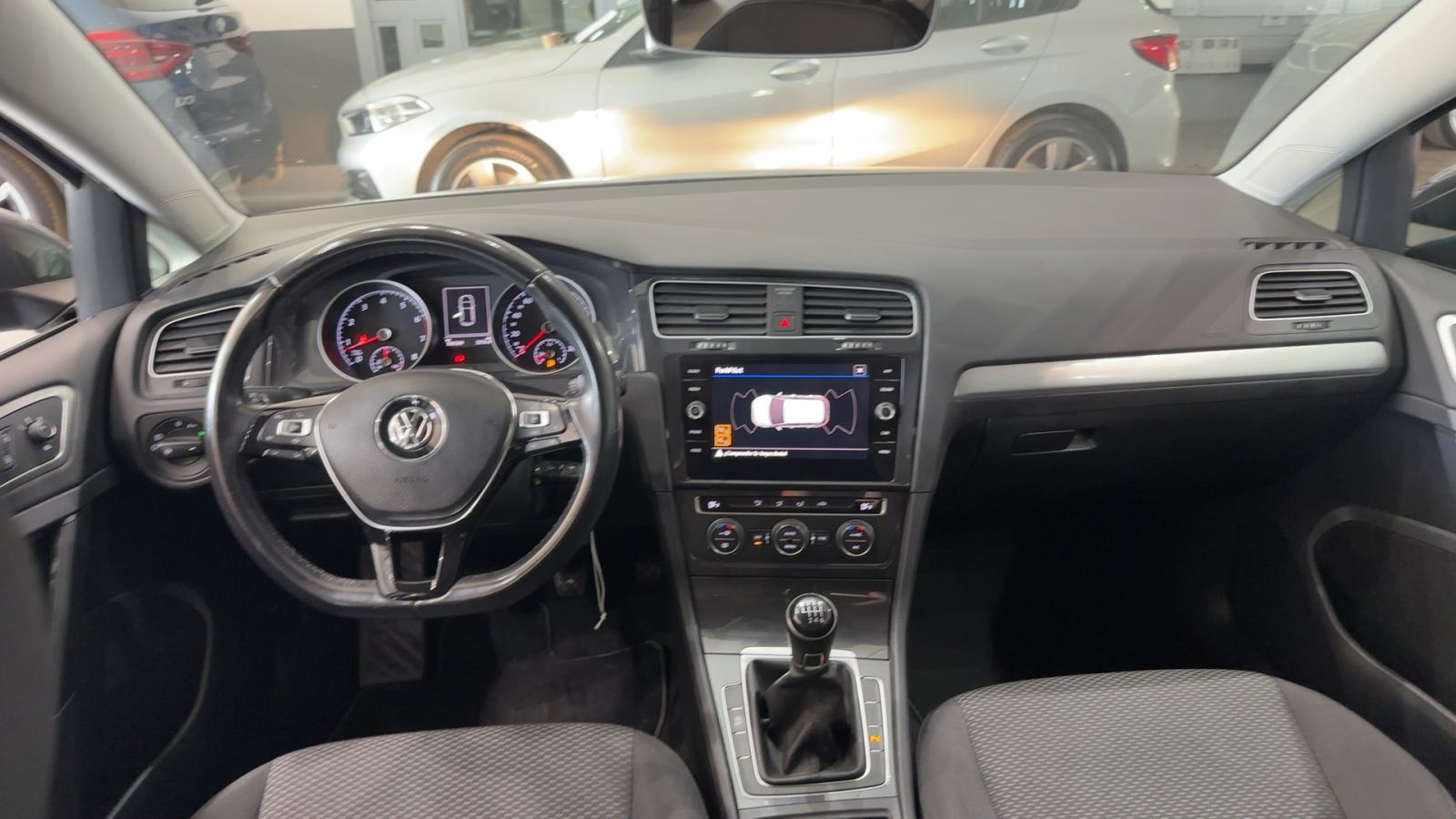 VOLKSWAGEN GOLF — salpicadero y consola central | CSV Motor VALDEFUENTES