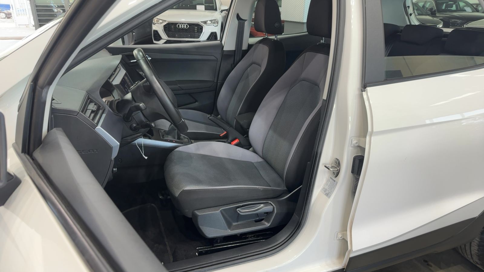 SEAT ARONA — interior asientos delanteros | CSV Motor BARCELONA