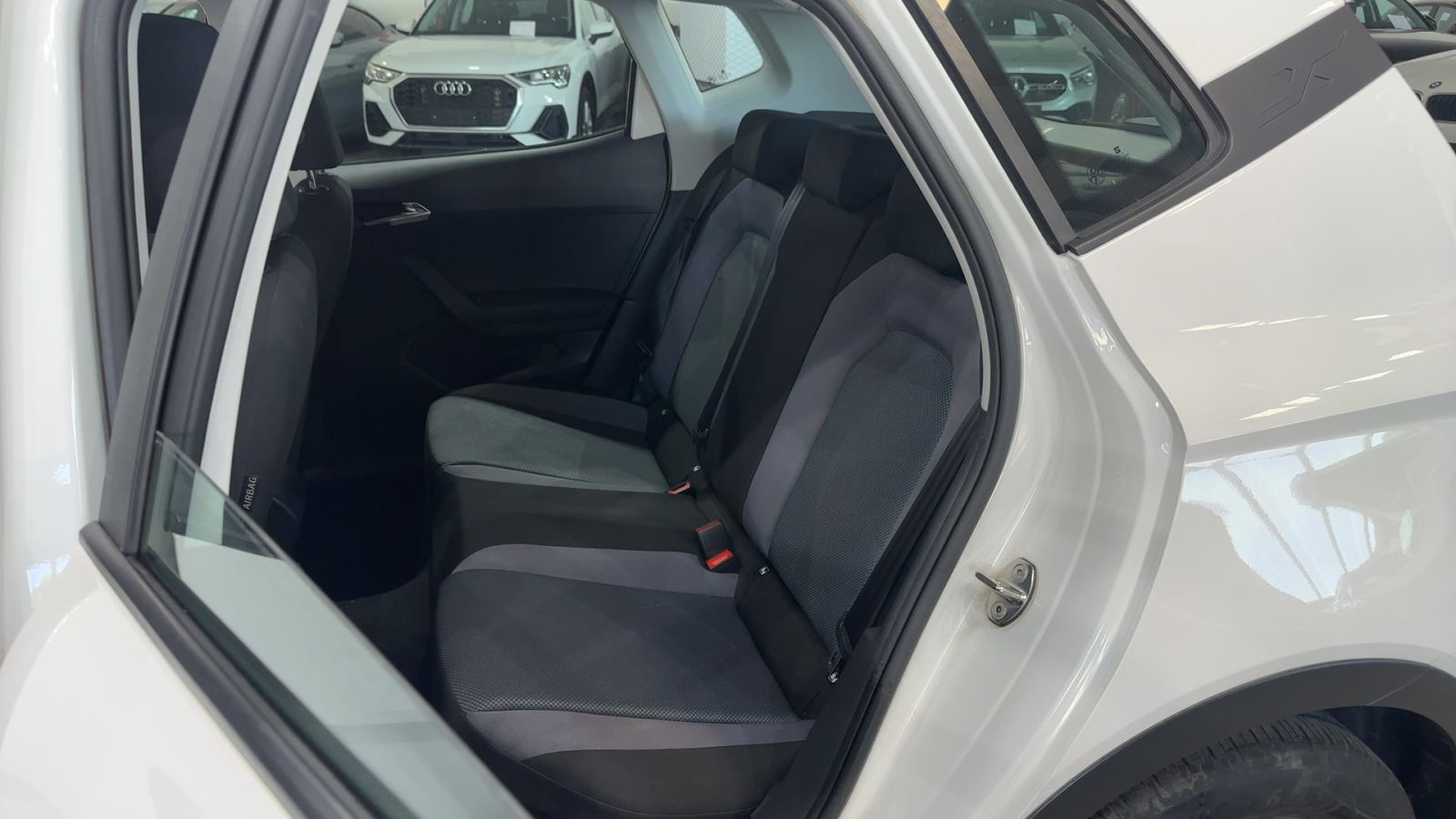 SEAT ARONA — interior asientos traseros | CSV Motor BARCELONA
