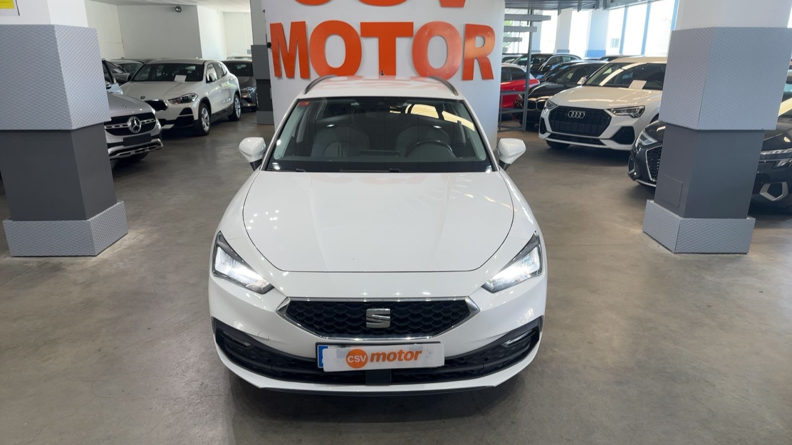SEAT LEON — detalle frontal | CSV Motor BARCELONA