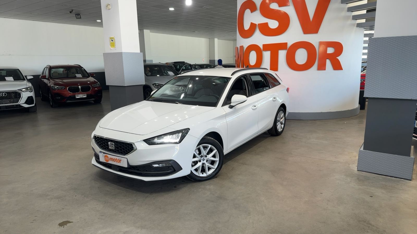 SEAT LEON — vista 3/4 delantera izquierda | CSV Motor BARCELONA