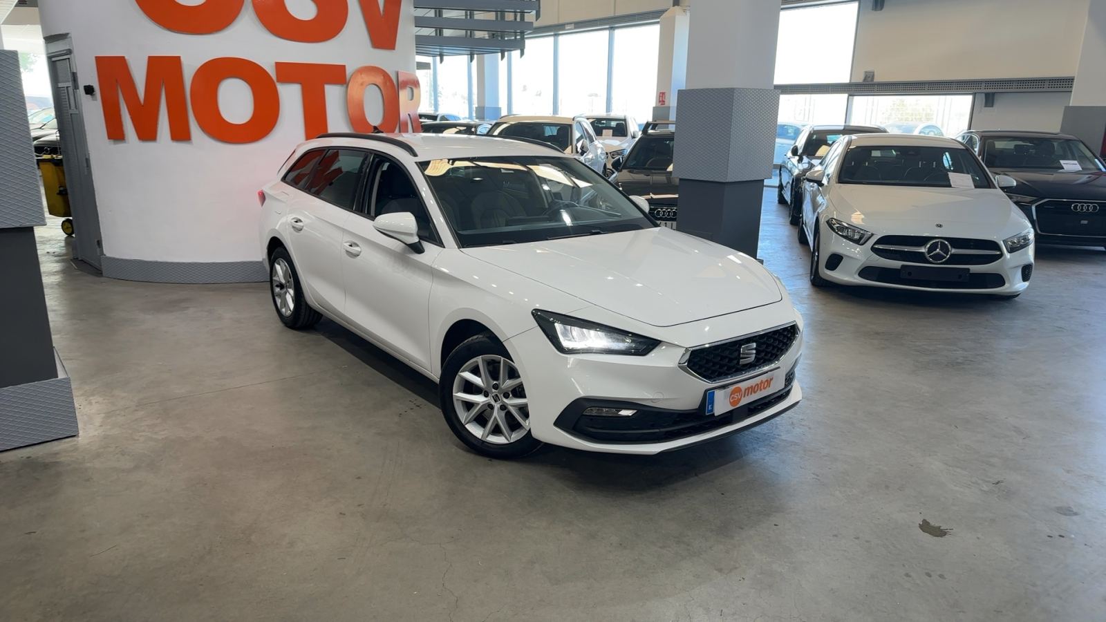 SEAT LEON — vista 3/4 delantera derecha | CSV Motor BARCELONA